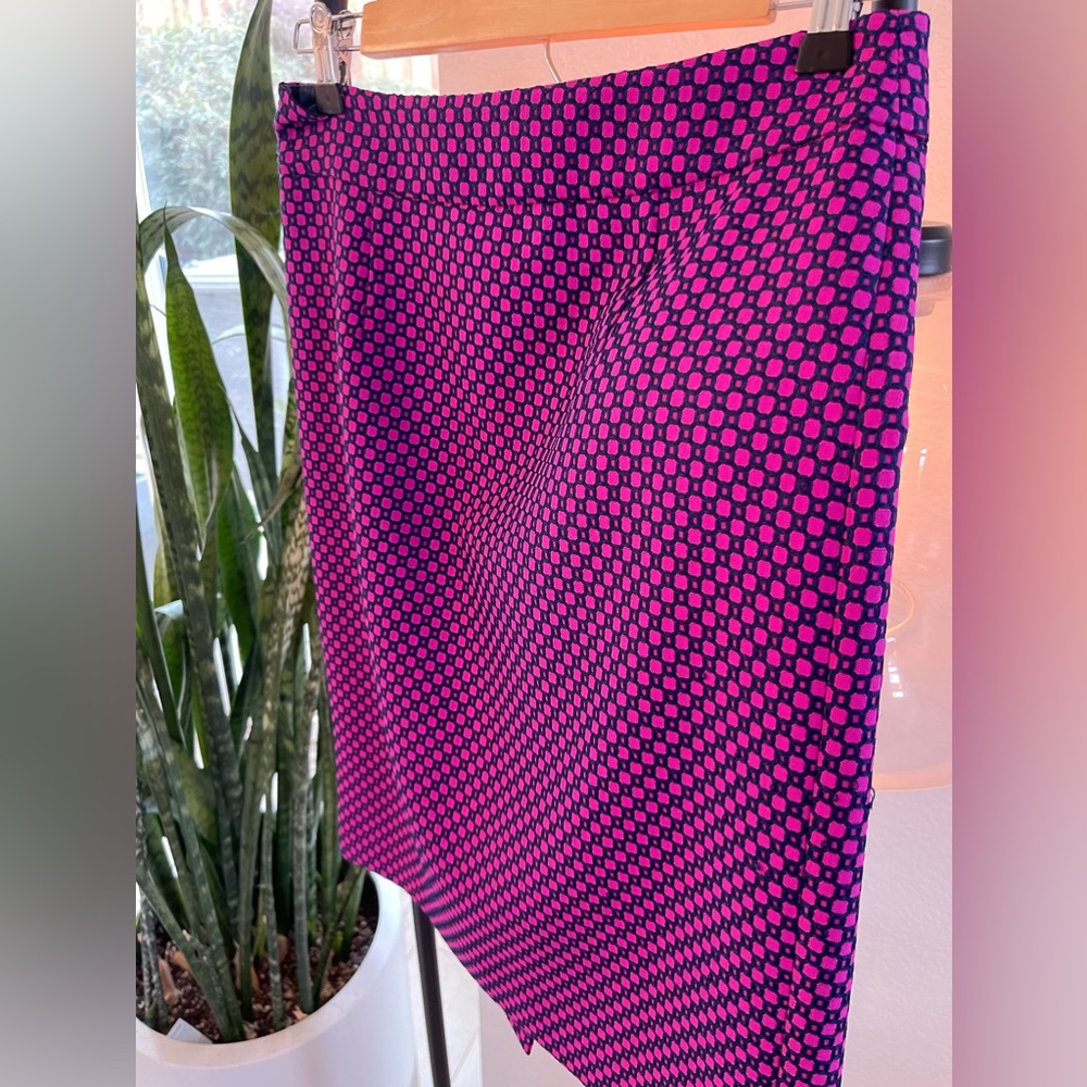 Beautiful navy and rich pink pencil skirt by Ann Taylor.